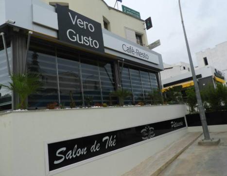 Pretty And Independent Located In City